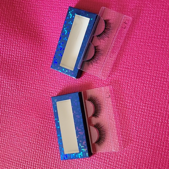 LI Collections - Picture 1 of 1